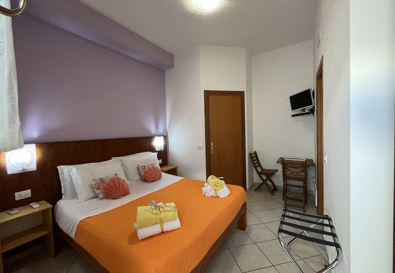 Rent by room in Sperlonga - Glicine room Sperlongaresort