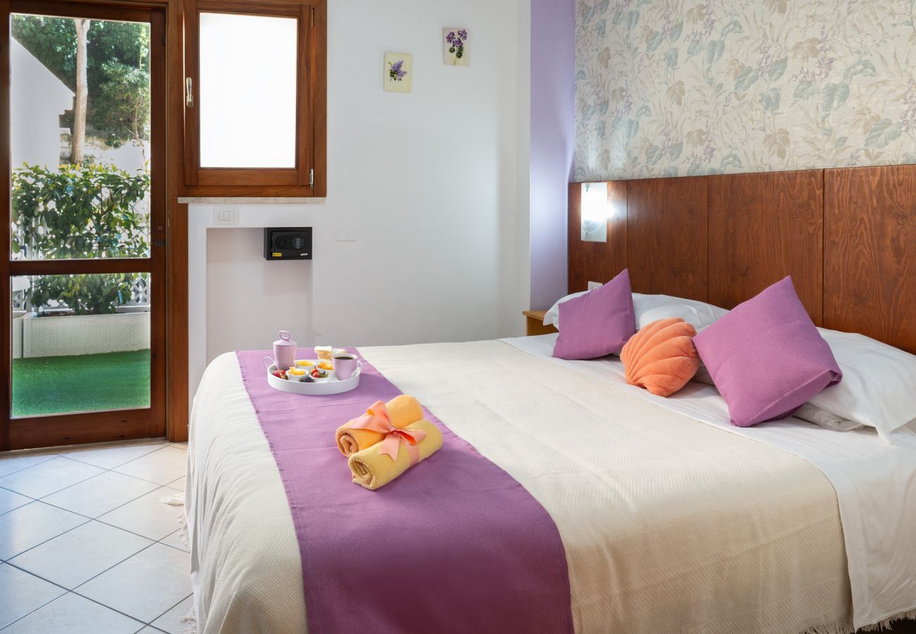 Rent by room in Sperlonga - Glicine room Sperlongaresort